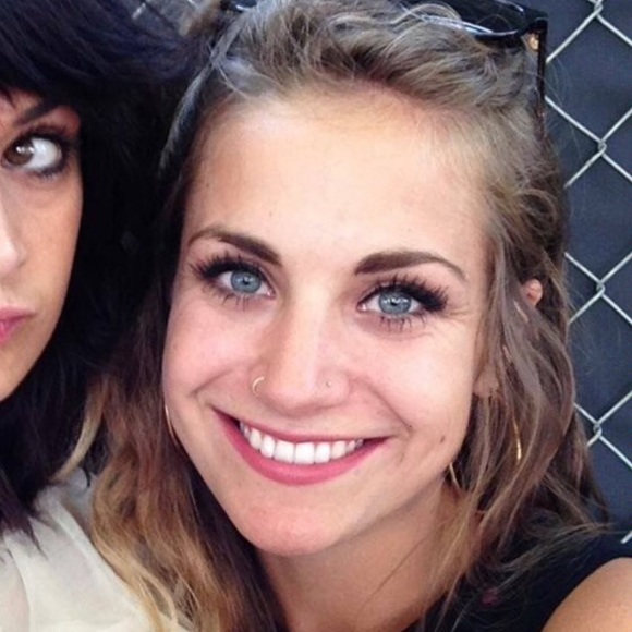 Meet your Posher, Emily - Picture 1 of 4